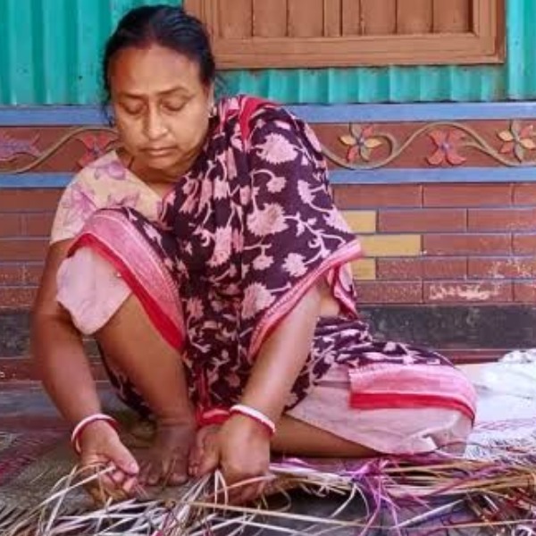 টাঙ্গাইলে কালের গর্ভে বিলীন হচ্ছে ঐতিহ্যবাহী পাটি শিল্প