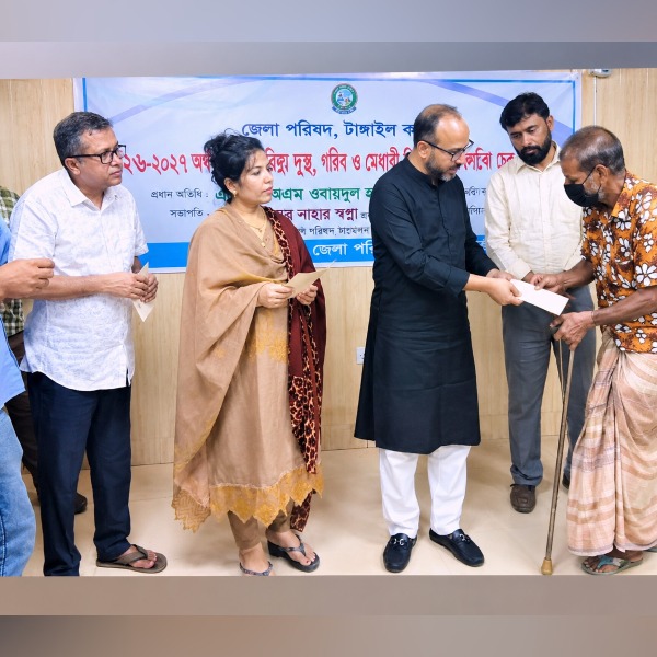 টাঙ্গাইলে শিক্ষা ও চিকিৎসা সহায়তায় ২৩ লা