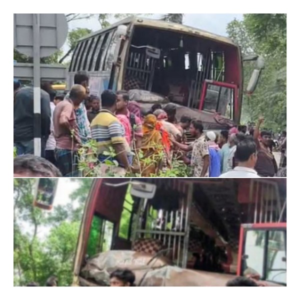 নাটোরে গুরুদাসপুরে বাসের সঙ্গে ভুটভুটির 