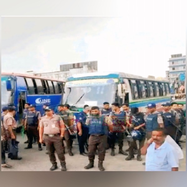 গাজীপুরের কাভার্ডভ্যানের ধাক্কায় মাদ্রাস