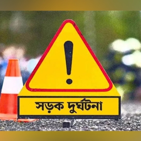 মগবাজারে কাভার্ডভ্যানের ধাক্কায় দুই মোটর
