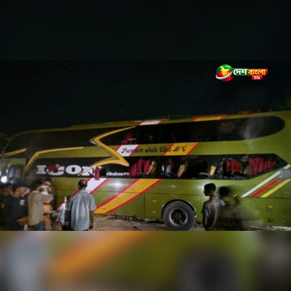 রাতের মহাসড়কে আতঙ্ক, কক্সবাজারের পথে আগুনে পুড়ল এস...