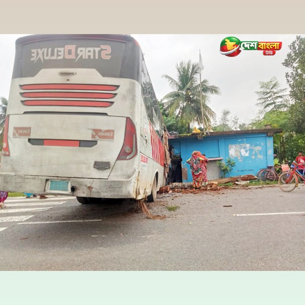কেশবপুরে পথচারী নারীকে চাপা দিয়ে মাদ্রাসায় বাস, নি...