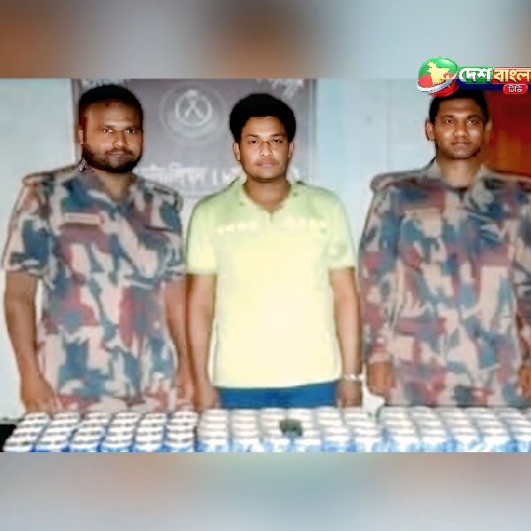 উখিয়ায় বাসে তল্লাশি, ৭২ ক্যান বিয়ারসহ যাত্রী আটক...