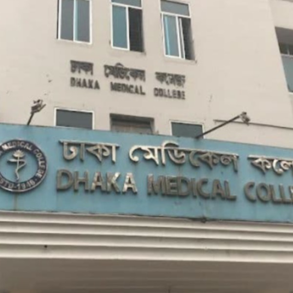 অটোরিকশার ব্যাটারি চার্জ দিতে গিয়ে বিদ্য