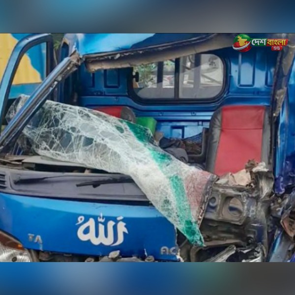 সীতাকুণ্ডে কাভার্ডভ্যানে পিকআপের ধাক্কা,
