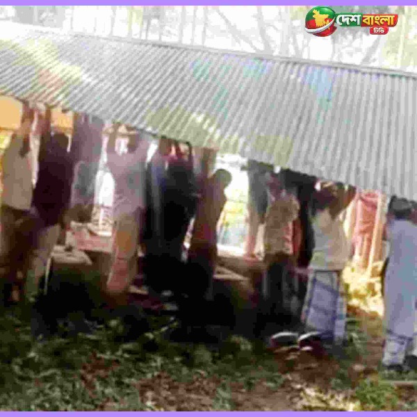 কালিহাতীতে চলাচলের পথ বন্ধের অভিযোগ, ঘর-বেড়া ভেঙে ...