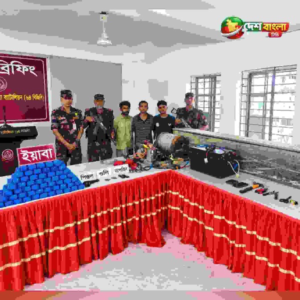 উখিয়ায় অভিনব ডুবন্ত ক্যারিয়ার উদ্ধার, ২ লাখ ২০ হাজ...