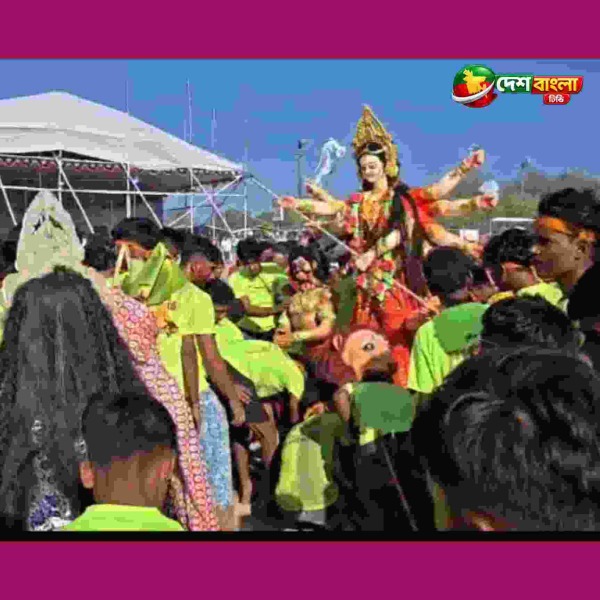 কক্সবাজার সৈকতে ৪০০ প্রতিমা বিসর্জন, পর্যটকের ঢল